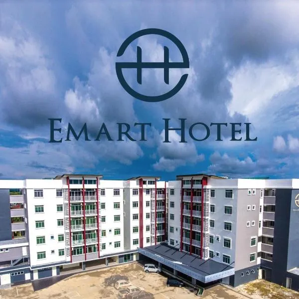 Emart Hotel (Riam)，位于甘榜布提尔的酒店