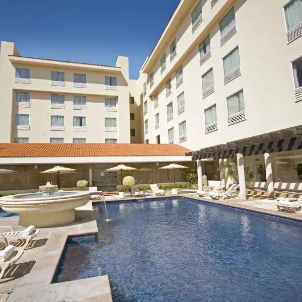 卡门城嘉年华酒店，位于Estero的酒店