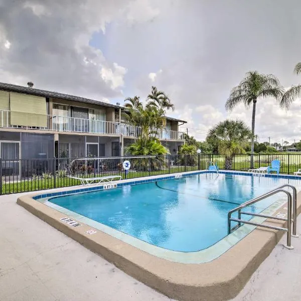Condo with Pool Access Less Than 4 Miles to Siesta Key Beach，位于萨拉索塔的酒店