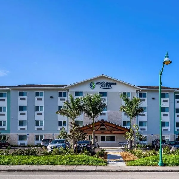 WoodSpring Suites Naples West，位于Lely Resort的酒店