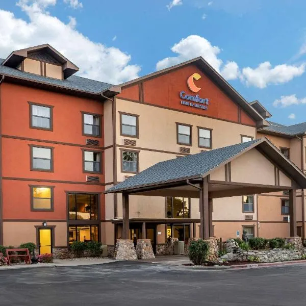 Comfort Inn & Suites Branson Meadows，位于Kirbyville的酒店