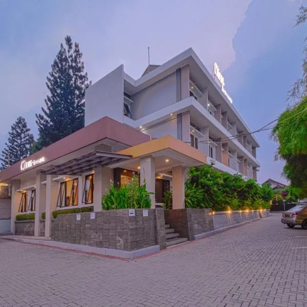 Citrus-House com Hotel，位于Gununggeulis的酒店