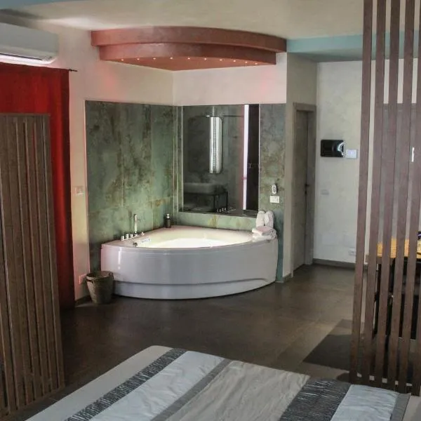 Garda Fantasy Apartment - JACUZZI，位于代森扎诺-德尔加达的酒店