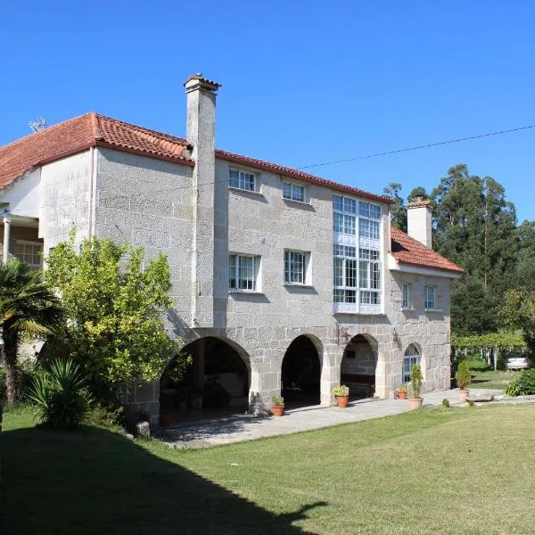 Os Areeiros Turismo Rural & Bodega，位于Santa Cristina de Cobres的酒店