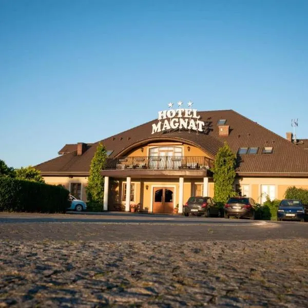 Hotel Magnat，位于Giewartów的酒店