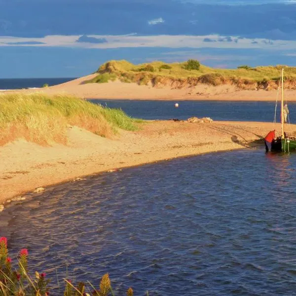 Alnmouth Coastal properties close to Beach with Parking，位于阿尔恩茅斯的酒店