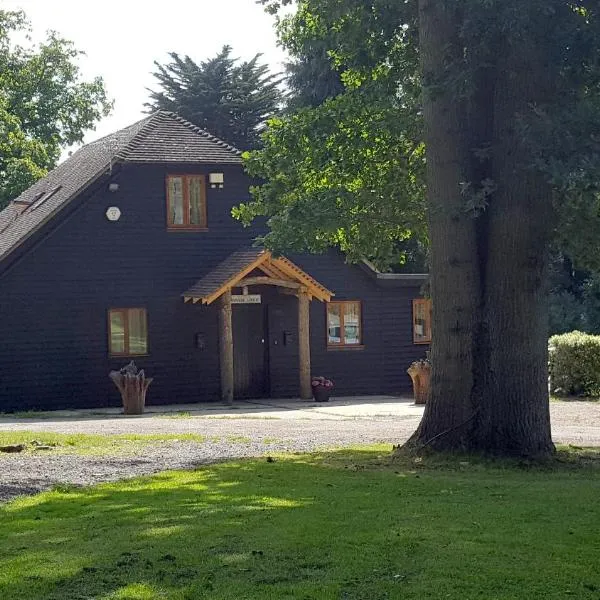 Oakside Lodge Guest House，位于法弗舍姆的酒店