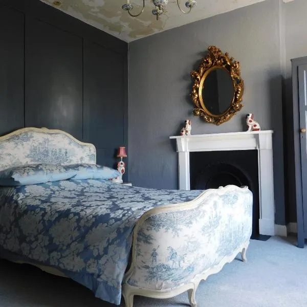 The Bear Bread Bakery B&B, Ensuite rooms above the Bakery, Colyton，位于Colyton的酒店