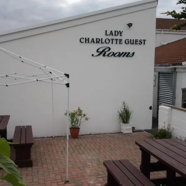 Lady Charlotte Guest rooms triple rooms，位于特里迪格的酒店