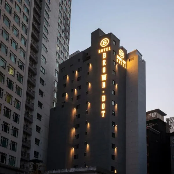 Seomyeon Brown-dot hotel Gold，位于Jung-gu的酒店