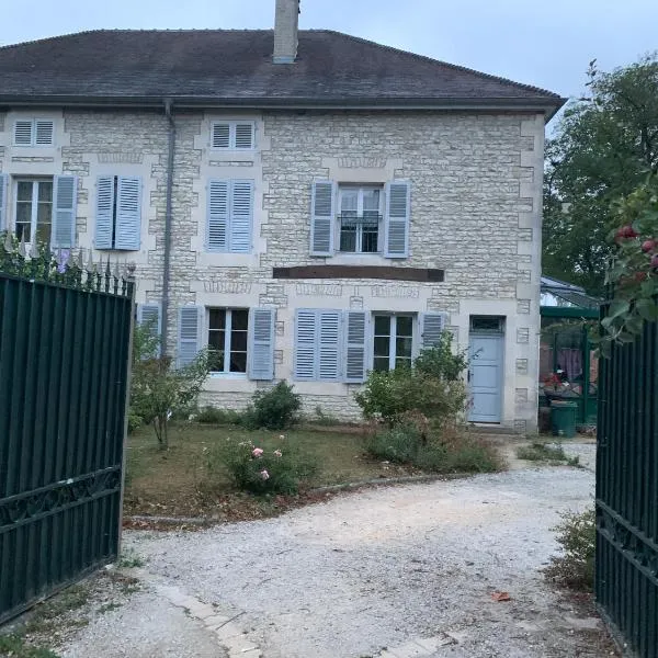 Chambres d'hôtes dans une maison de caractère，位于Saucourt-sur-Rognon的酒店