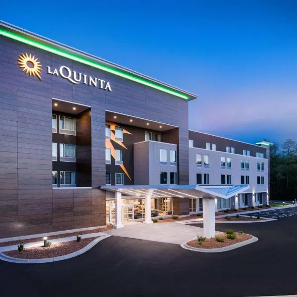 La Quinta Inn & Suites by Wyndham Wisconsin Dells- Lake Delton，位于巴拉布的酒店