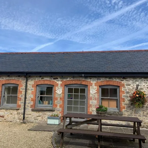 Kingfisher Cottage at Duffryn Mawr Cottages，位于翰索的酒店