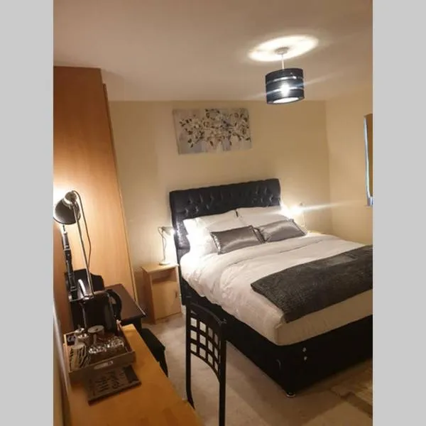 private-ensuite-room Limerick city stay，位于香侬的酒店