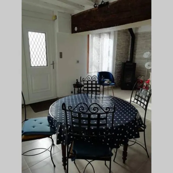petite maison de ville toute équipée，位于Château-Renard的酒店