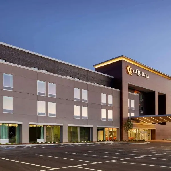 La Quinta Inn & Suites by Wyndham Braselton，位于布拉塞尔顿的酒店