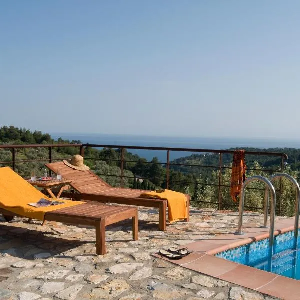 Alonissos Poikilma Villas - luxury villas in Alonissos in nature with private pools，位于Agios Dimitrios的酒店