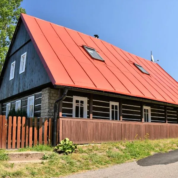 Chaloupka u lišáka，位于Sněžné的酒店