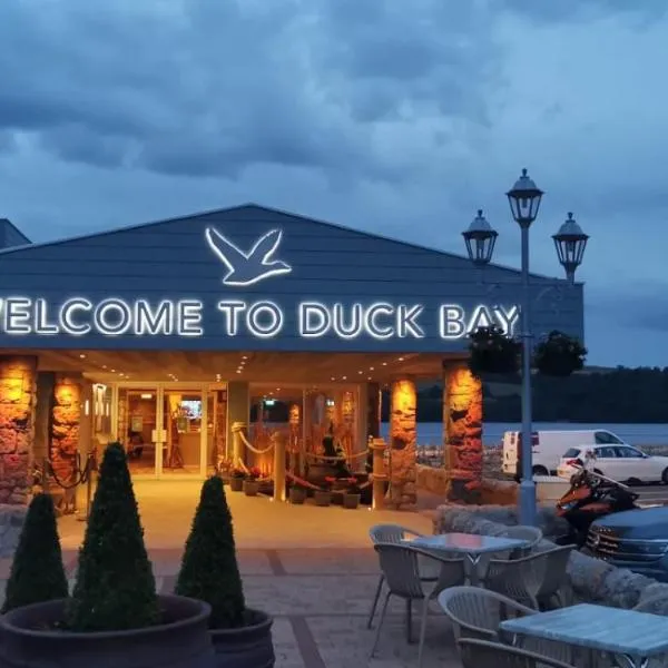 Duck Bay Hotel & Restaurant，位于邓巴顿的酒店