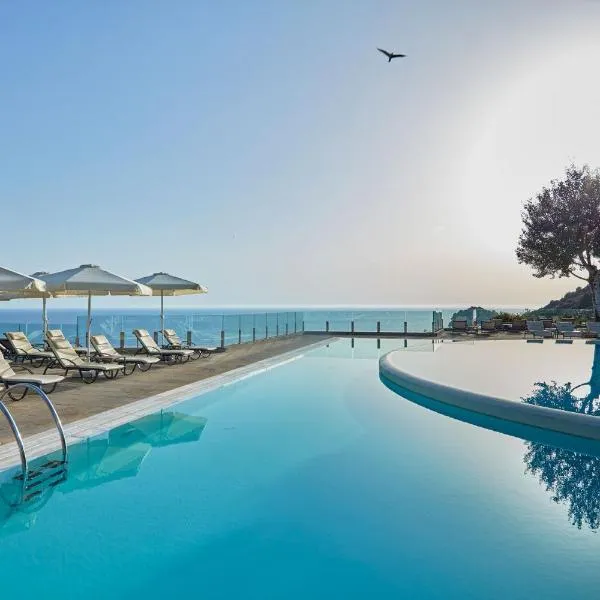 Atlantica Grand Mediterraneo Resort - Adults Only，位于Kompítsion的酒店