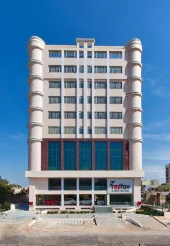 Red Fox Hotel, Alwar，位于阿尔瓦尔的酒店