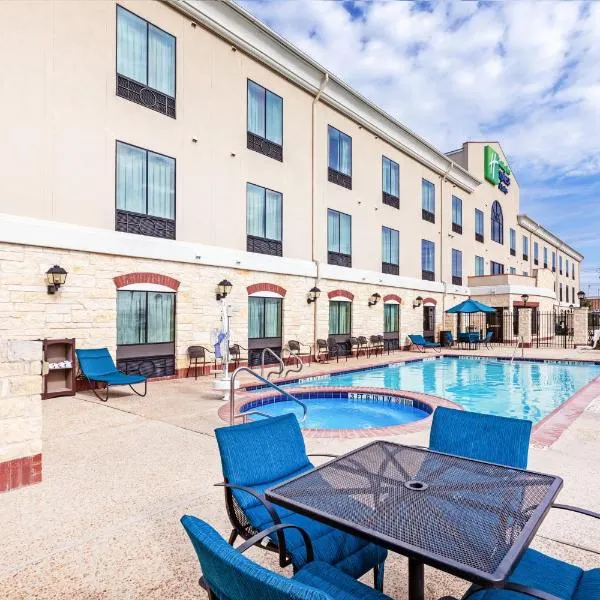 弗洛里斯维尔智选假日套房酒店，位于Floresville的酒店