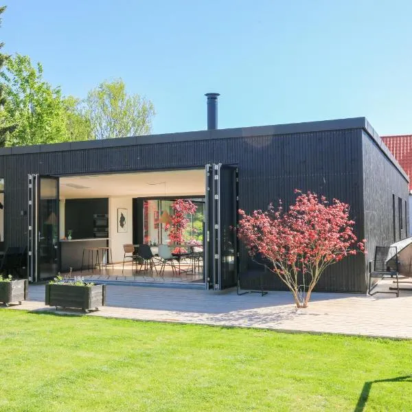 Modern architecture atrium house，位于措斯楚斯的酒店