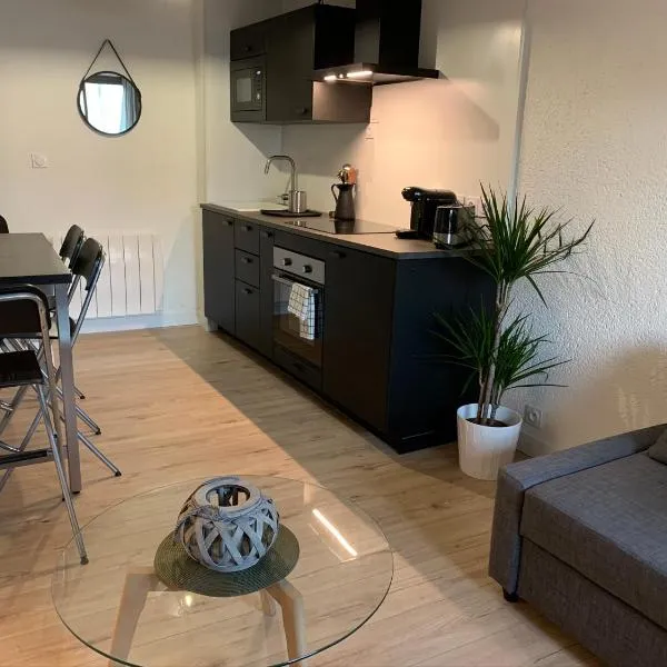 Logement rénové et moderne au Sacré Coeur Cholet，位于绍莱的酒店