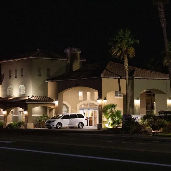 贝斯特韦斯特普拉斯旅行酒店及套房，位于Golden Valley, AZ的酒店