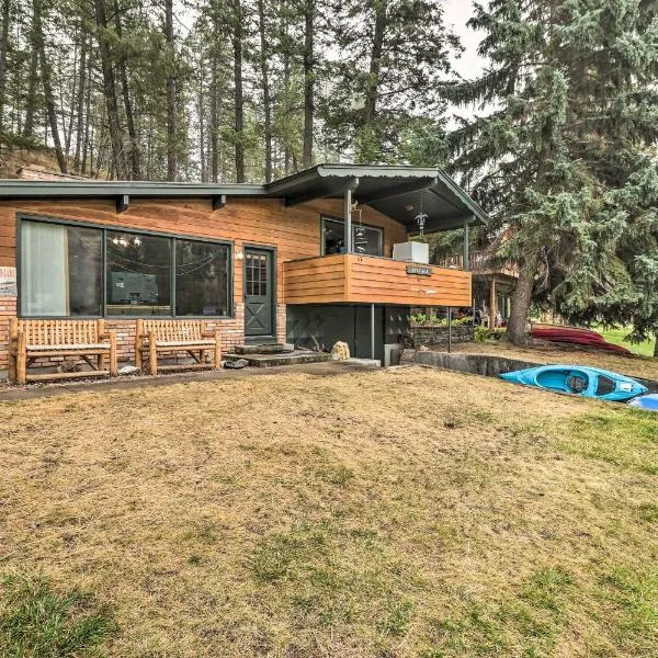 Flathead Lake Waterfront Cabin with Dock and Kayaks，位于Elmo的酒店