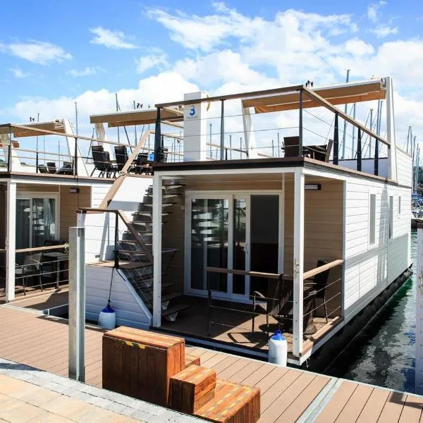 Floating House Sea Queen，位于马来济格的酒店