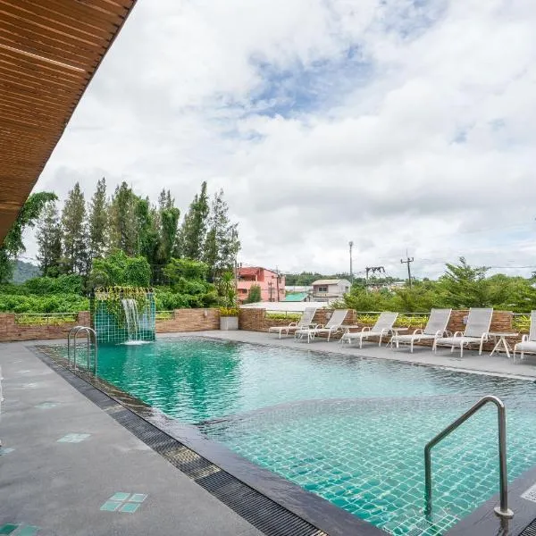 CA Hotel and Residence Phuket - SHA Extra Plus，位于普吉镇的酒店