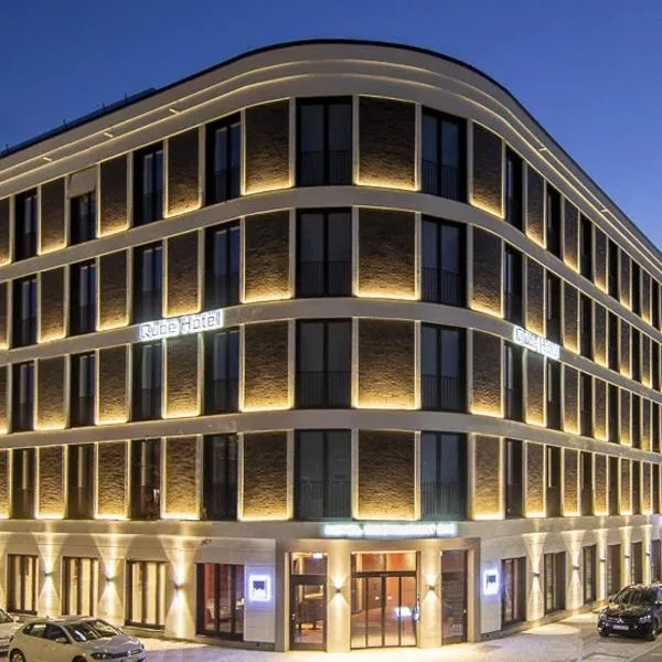 Qube Hotel Bahnstadt，位于布吕尔的酒店