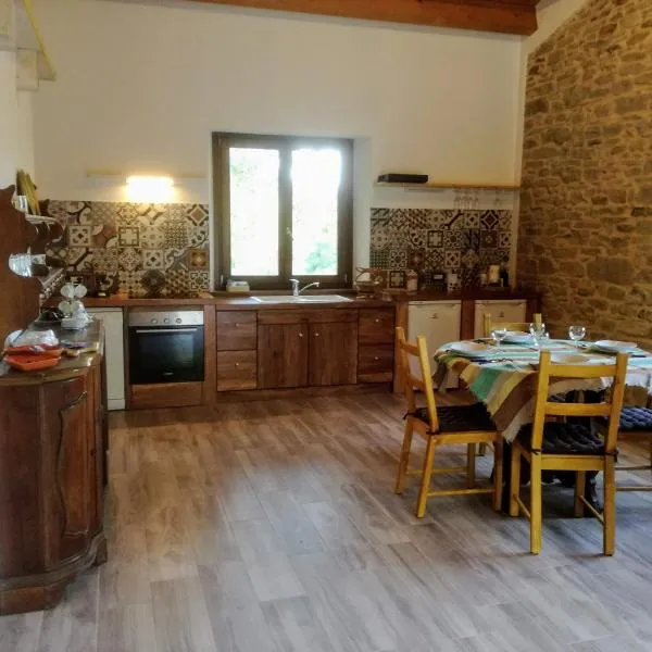 Agriturismo Coradosso "Il Fienile"，位于Selvapiana的酒店