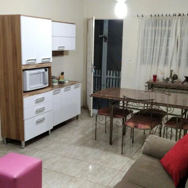 Casa 2 dorm em Botucatu próx unesp，位于博图卡图的酒店