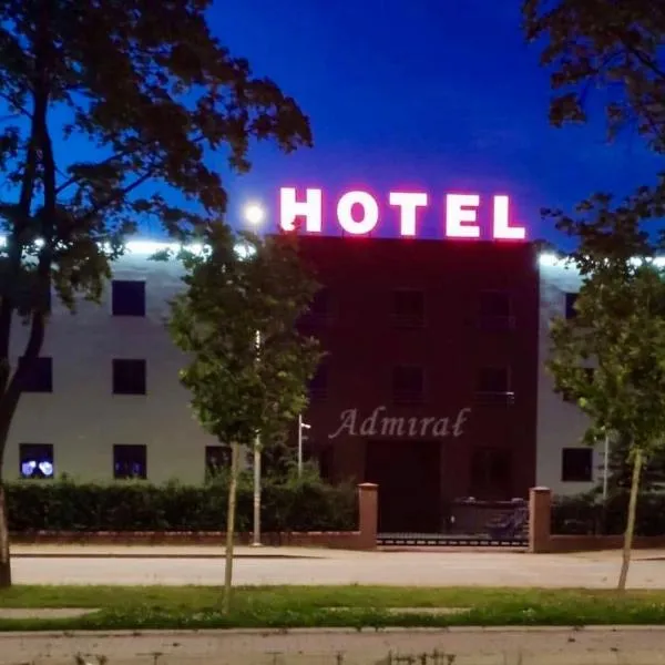 Hotel i Restauracja Admirał，位于Legnickie Pole的酒店