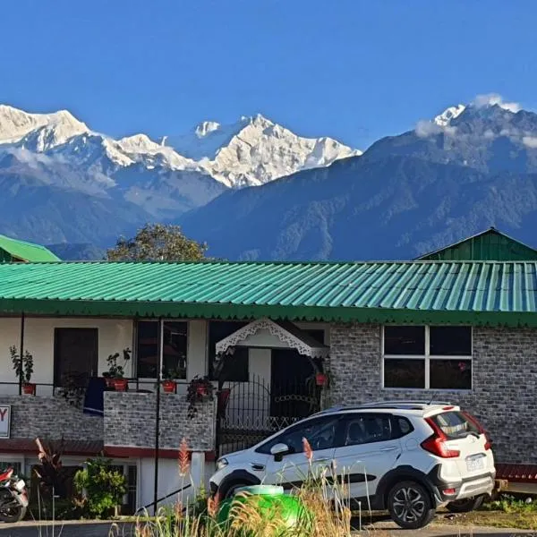 Hotel Snow Valley Rooftop，位于Pemayangtse的酒店