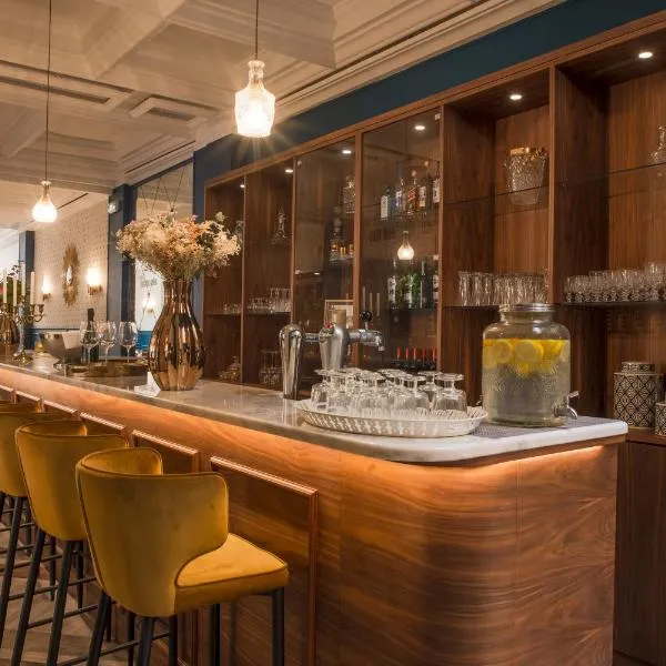 Hôtel Le Bristol，位于阿维尼翁的酒店