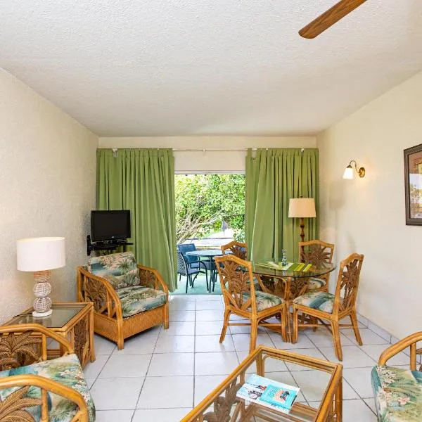 梅花树俱乐部公寓，位于布里奇敦的酒店