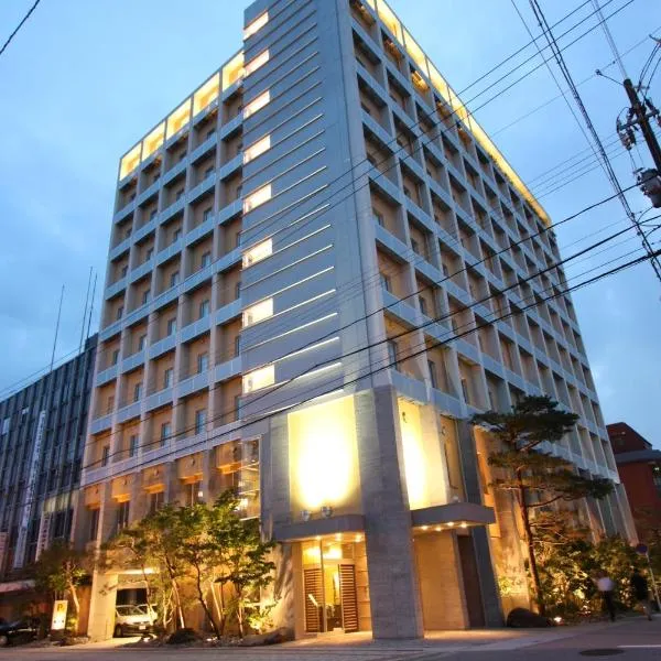 鱼津门通站前酒店，位于朝日的酒店