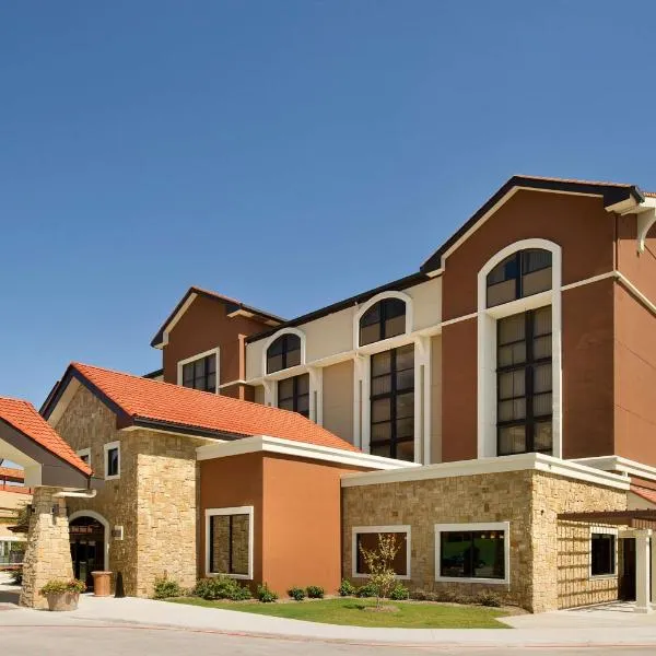 Drury Plaza Hotel San Antonio Airport，位于Selma的酒店