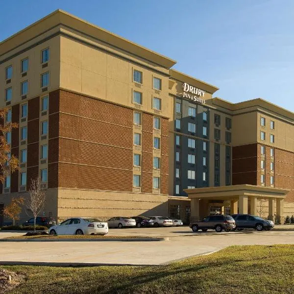 Drury Inn & Suites Baton Rouge，位于Bayou Fountain的酒店