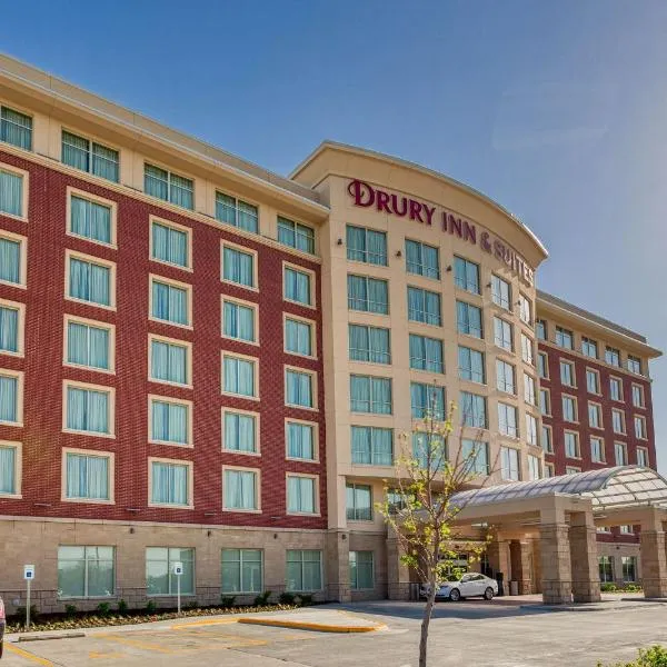 Drury Inn & Suites Iowa City Coralville，位于West Branch的酒店