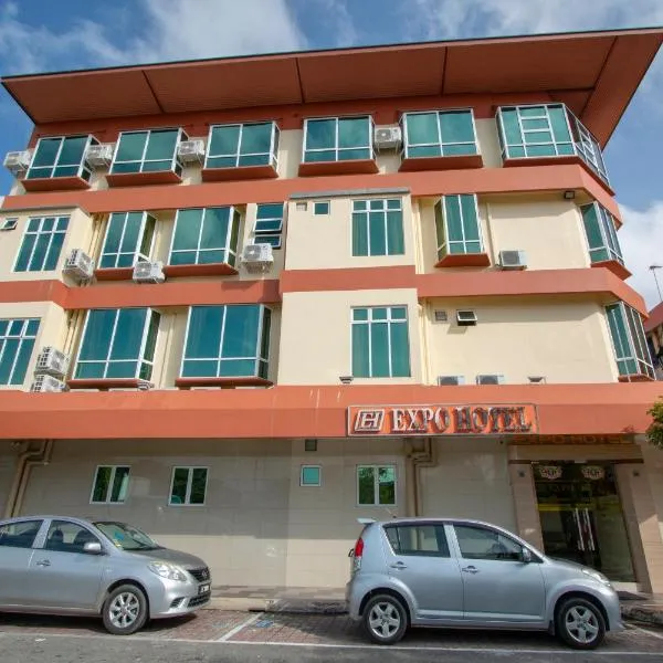 博览酒店，位于Kampung Sungai Berdaun的酒店