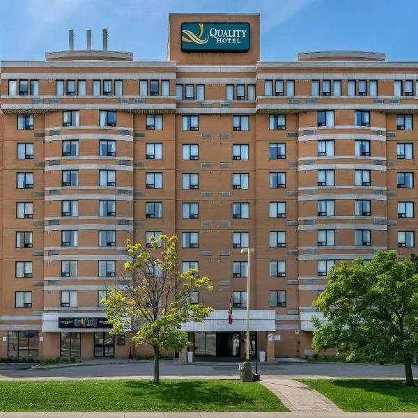 Quality Inn and Suites Montreal East，位于Rivière-des-Prairies的酒店