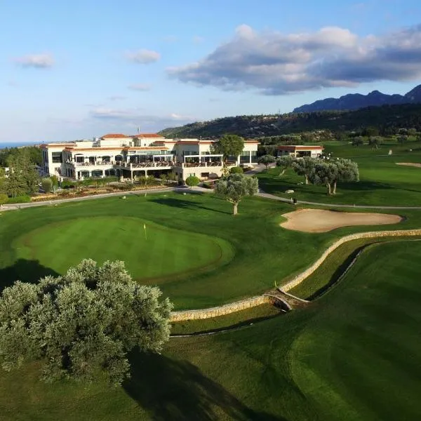 Korineum Golf & Beach Resort，位于Ayios Yeoryios的酒店