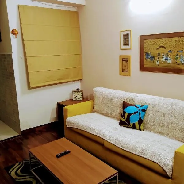 Independent Charming Studio with balcony Urban view，位于诺伊达的酒店