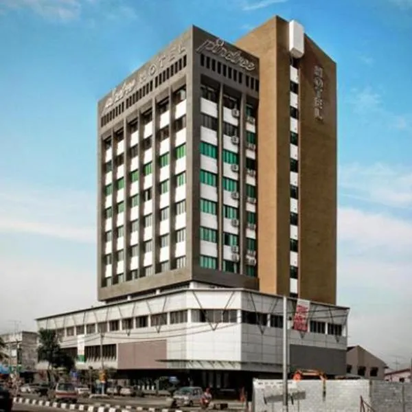 松树酒店，位于峇株巴辖的酒店