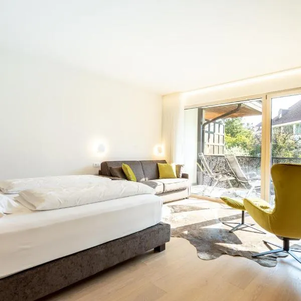 齐柯蒂斯花园公寓酒店，位于梅拉诺的酒店