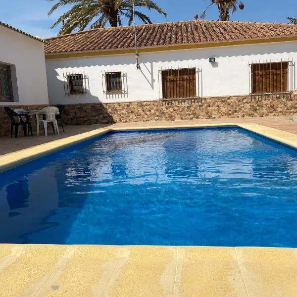 Chalet con piscina privada de 4 dormitorios Las Herrerias -cerca de Vera Playa-，位于库埃瓦斯德拉尔曼索拉的酒店